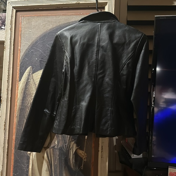 Leather jacket size Large and zips up…..great find - Picture 3 of 6